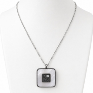 COLLAR "LOVE" CUADRADO